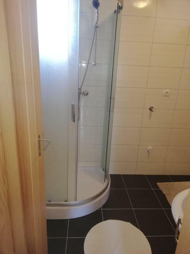 Sobe Na Vinskoj Cesti Zmajevac Apartment Екстериор снимка