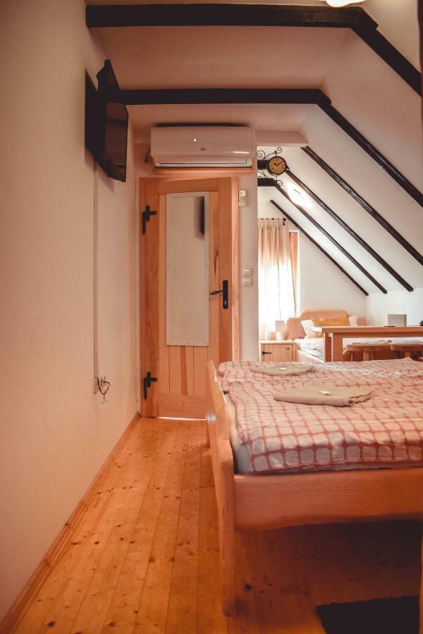 Sobe Na Vinskoj Cesti Zmajevac Apartment Екстериор снимка